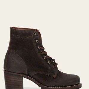 Frye Sabrina 6G Lace Up Combat Boots NWOB